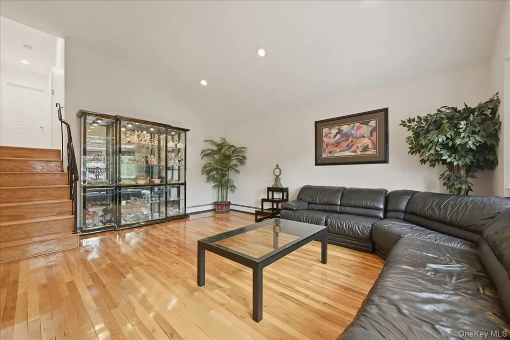 2461 Riviera Lane Bellmore NY 11710