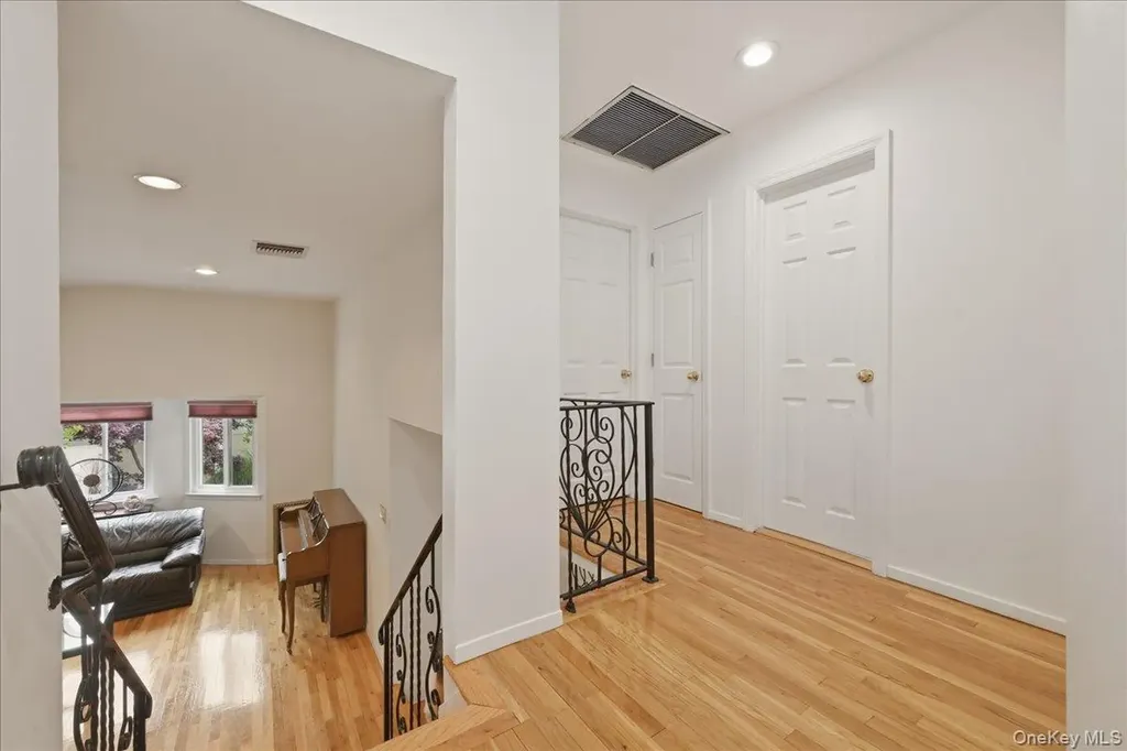 2461 Riviera Lane Bellmore NY 11710