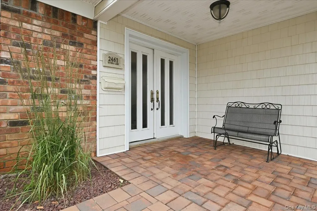 2461 Riviera Lane Bellmore NY 11710