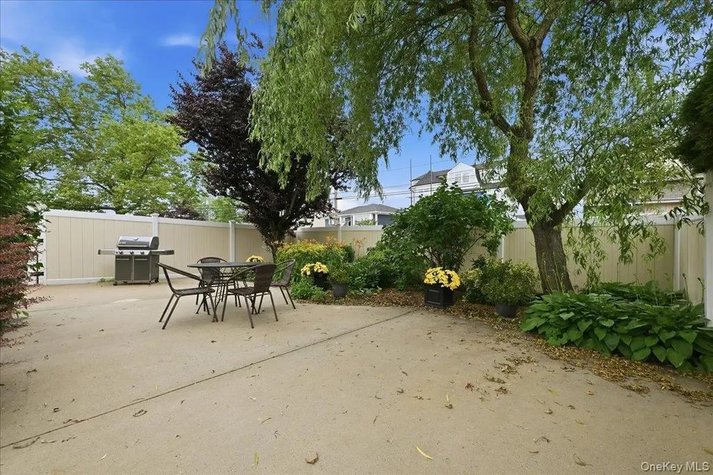 2461 Riviera Lane Bellmore NY 11710