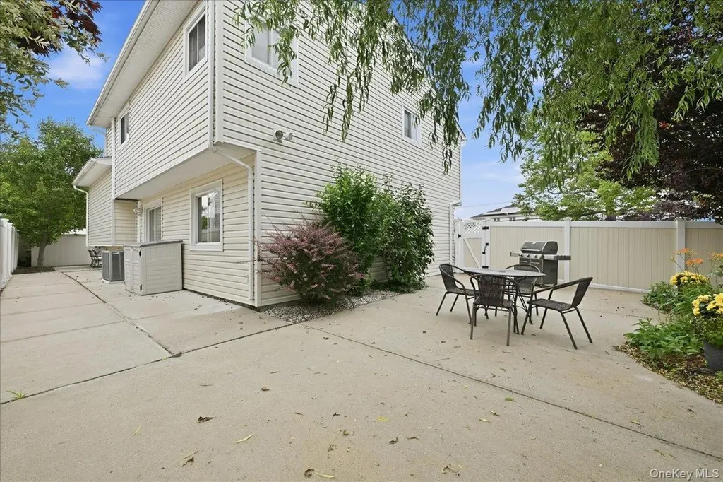 2461 Riviera Lane Bellmore NY 11710
