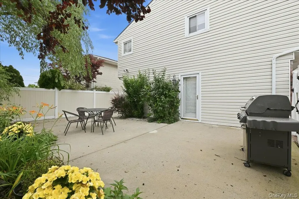 2461 Riviera Lane Bellmore NY 11710