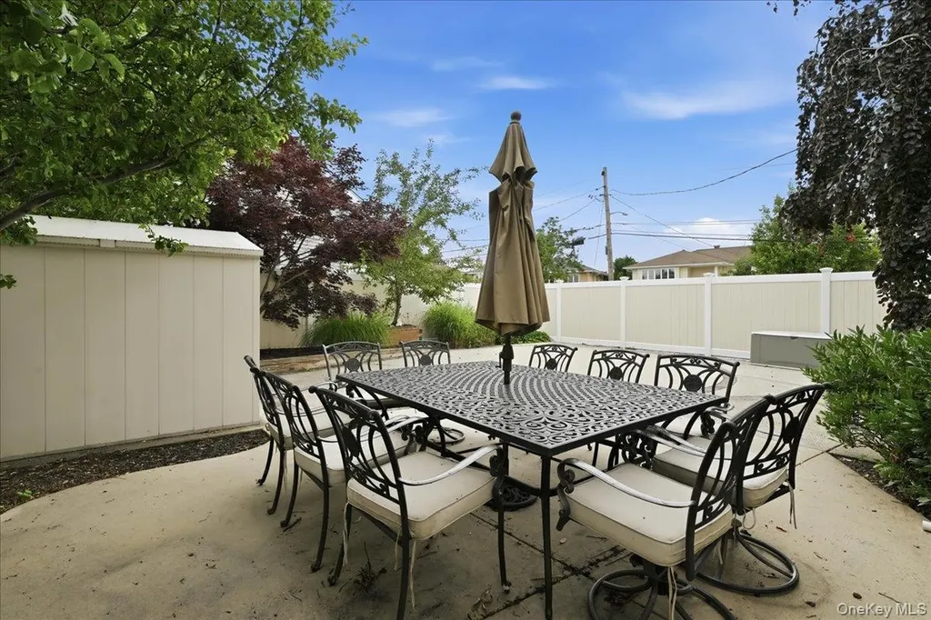 2461 Riviera Lane Bellmore NY 11710