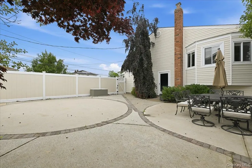 2461 Riviera Lane Bellmore NY 11710
