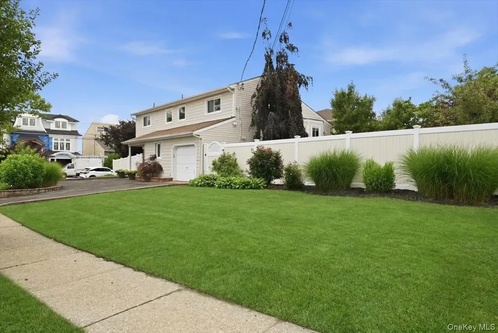 2461 Riviera Lane Bellmore NY 11710