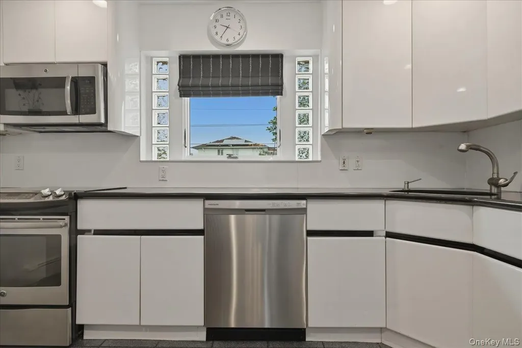 2461 Riviera Lane Bellmore NY 11710
