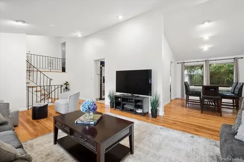 21 Tanglewood Road Scarsdale NY 10583