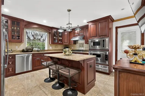 74 Elaine Terrace Yonkers NY 10701