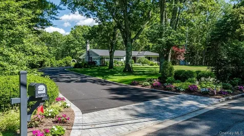 225 Laurel Lane Laurel Hollow NY 11791