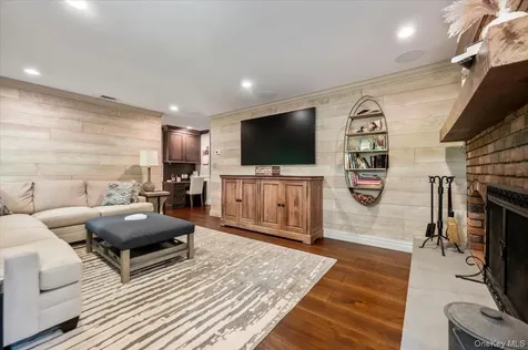 225 Laurel Lane Laurel Hollow NY 11791