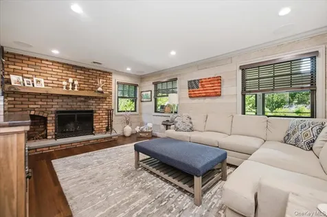 225 Laurel Lane Laurel Hollow NY 11791