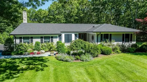 225 Laurel Lane Laurel Hollow NY 11791