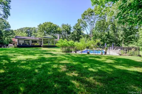 225 Laurel Lane Laurel Hollow NY 11791