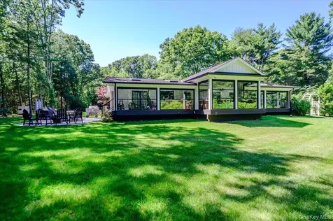 225 Laurel Lane Laurel Hollow NY 11791