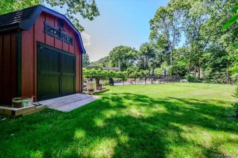 225 Laurel Lane Laurel Hollow NY 11791