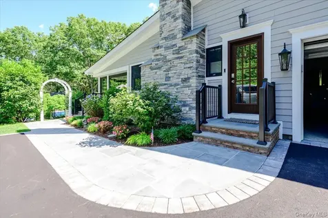 225 Laurel Lane Laurel Hollow NY 11791