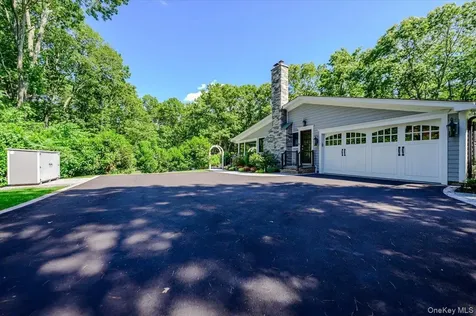 225 Laurel Lane Laurel Hollow NY 11791