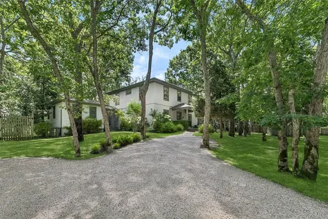 28 Wolf Way East Hampton NY 11937