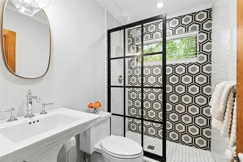 28 Wolf Way East Hampton NY 11937