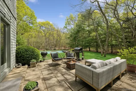 28 Wolf Way East Hampton NY 11937