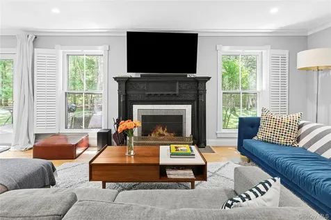 28 Wolf Way East Hampton NY 11937
