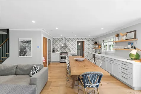 28 Wolf Way East Hampton NY 11937