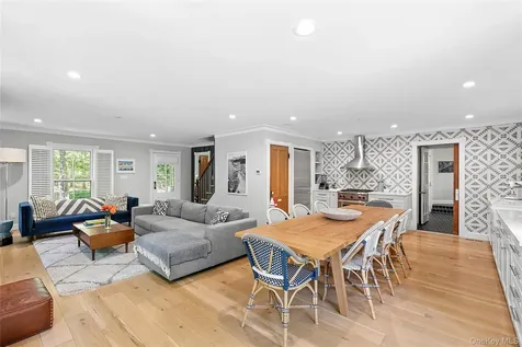 28 Wolf Way East Hampton NY 11937