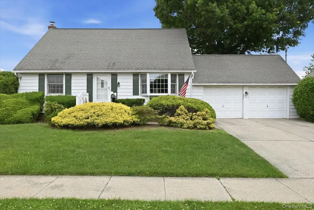 207 Sullivan Avenue Farmingdale NY 11735