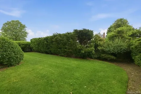 207 Sullivan Avenue Farmingdale NY 11735