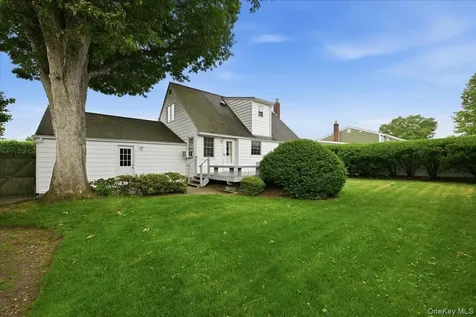 207 Sullivan Avenue Farmingdale NY 11735