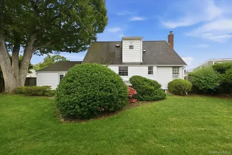 207 Sullivan Avenue Farmingdale NY 11735