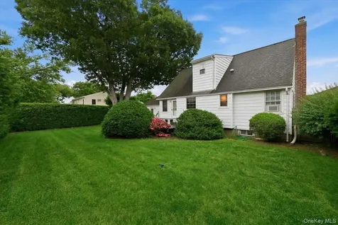 207 Sullivan Avenue Farmingdale NY 11735