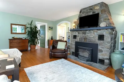 49 Lakeview Drive Putnam Valley NY 10579