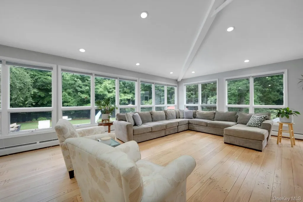 16 Hearthstone Circle Scarsdale NY 10583