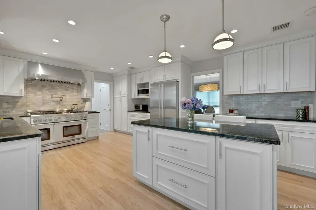 16 Hearthstone Circle Scarsdale NY 10583
