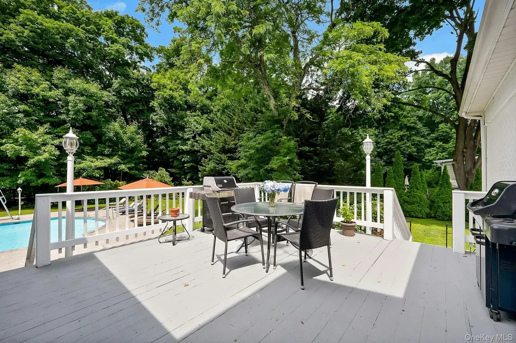 16 Hearthstone Circle Scarsdale NY 10583
