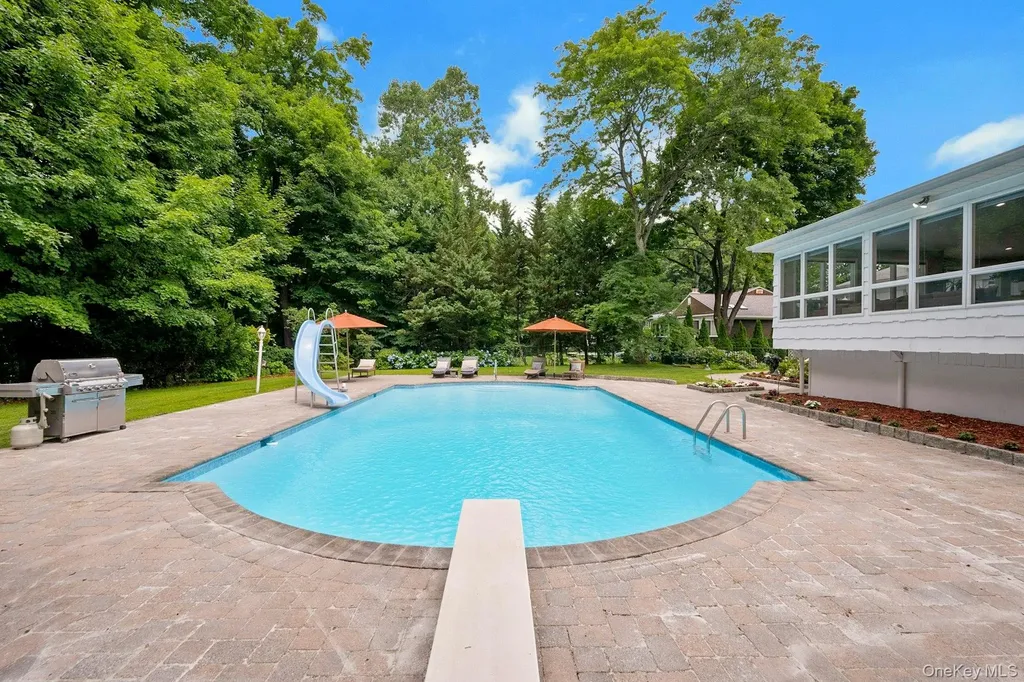 16 Hearthstone Circle Scarsdale NY 10583