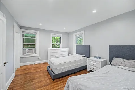 87 Susquehanna Avenue Great Neck NY 11021