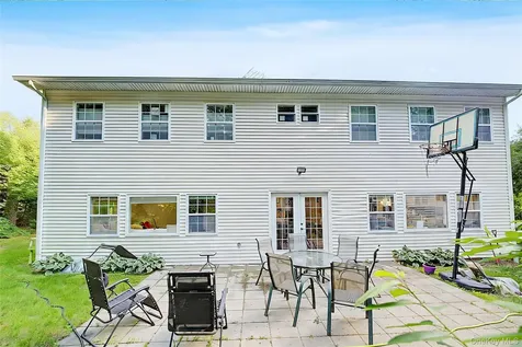 87 Susquehanna Avenue Great Neck NY 11021