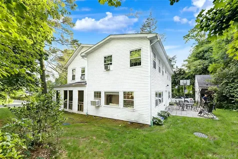 87 Susquehanna Avenue Great Neck NY 11021