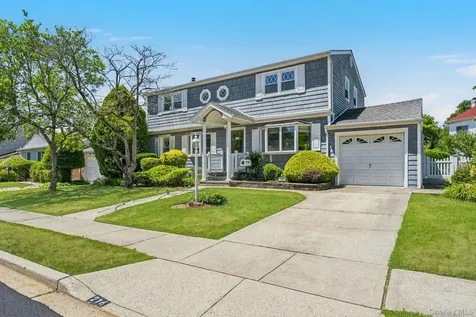 216 Gardner Avenue Jericho NY 11753