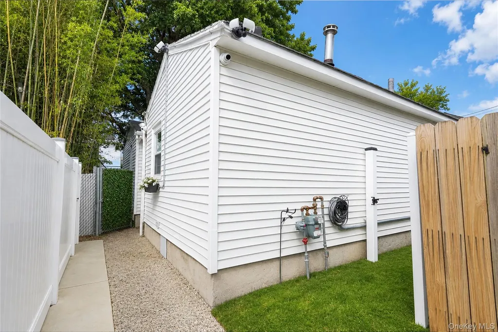 229 A Freeborn Street Staten Island NY 10306