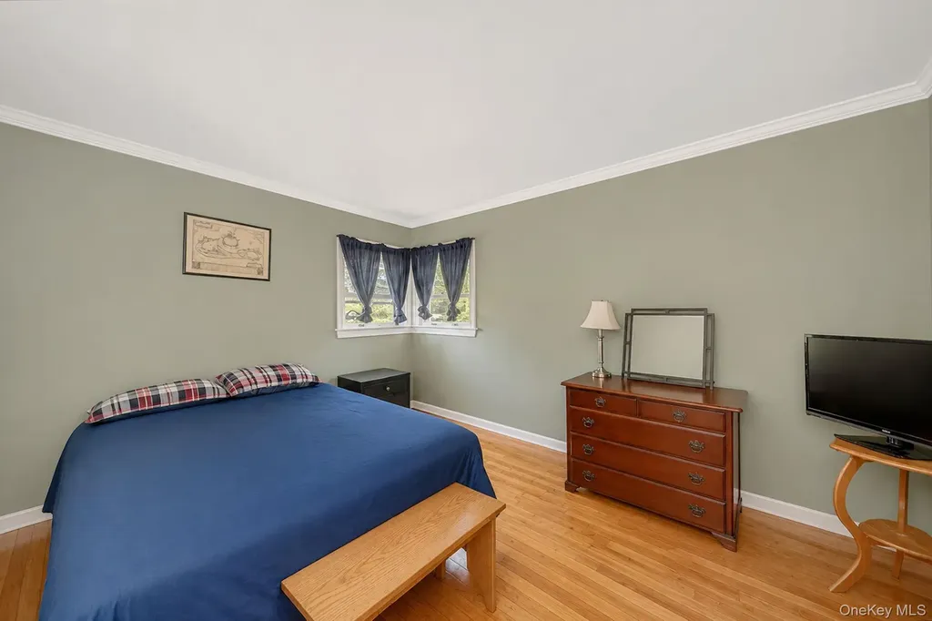 390 Blue Point Road Farmingville NY 11738