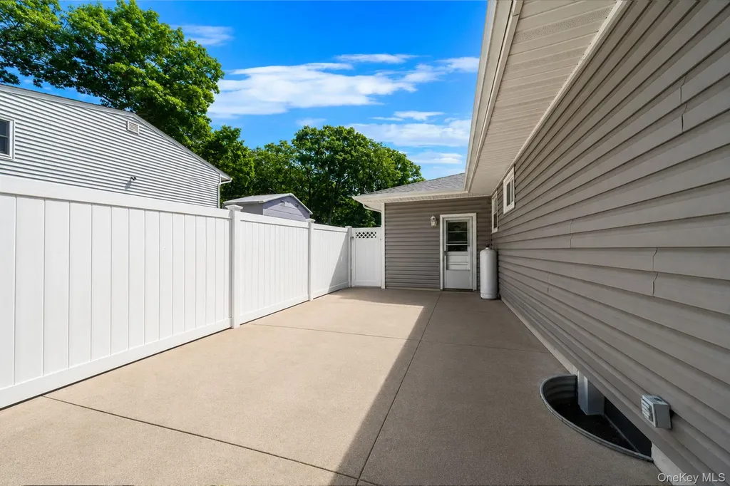 390 Blue Point Road Farmingville NY 11738