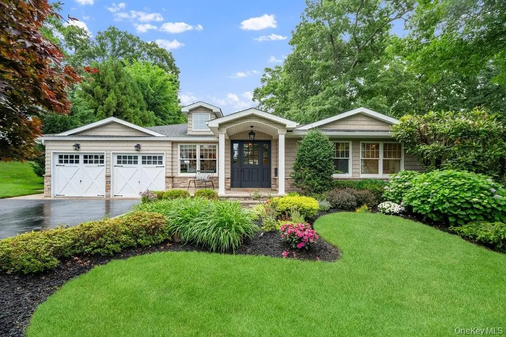 6 Colonial Gate Plainview NY 11803