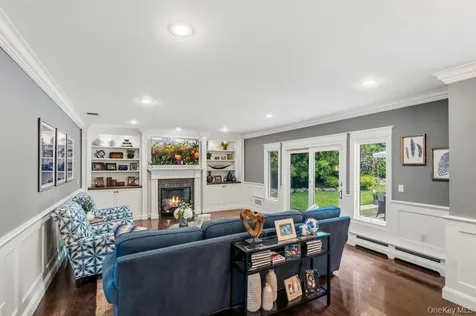 6 Colonial Gate Plainview NY 11803