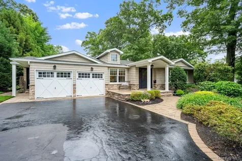 6 Colonial Gate Plainview NY 11803