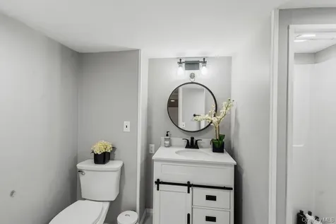 6 Colonial Gate Plainview NY 11803
