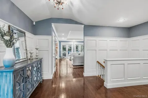 6 Colonial Gate Plainview NY 11803
