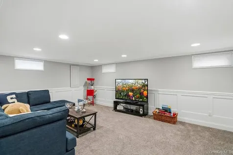 6 Colonial Gate Plainview NY 11803